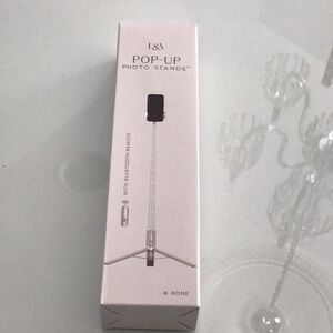 L&A Pop-Up Photo Stand